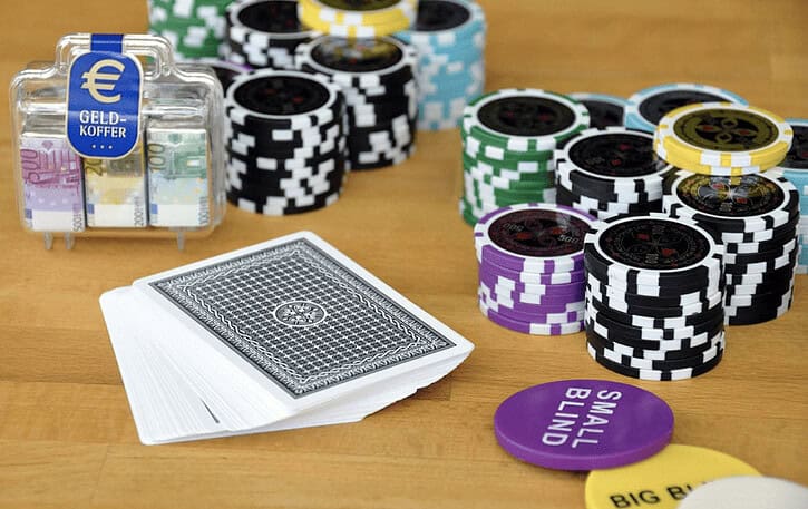 Tìm hiểu về những sai lầm chắc thua trong Baccarat để khắc phục