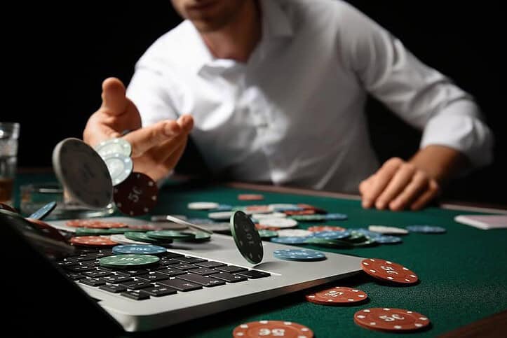 Điểm qua sai lầm cần tránh để khi chơi Poker đảm bảo không thua đối thủ